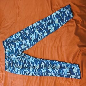 CVG FULL LENGTH LEGGINGS CAMO MOTO SIZE SMALL NWOT POCKETS SQUAT SWEAT PROOF